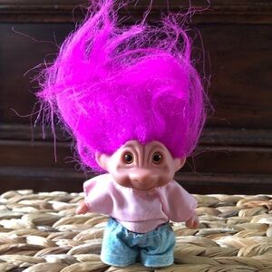 Vintage Treasure Trolls pink hair with outfit